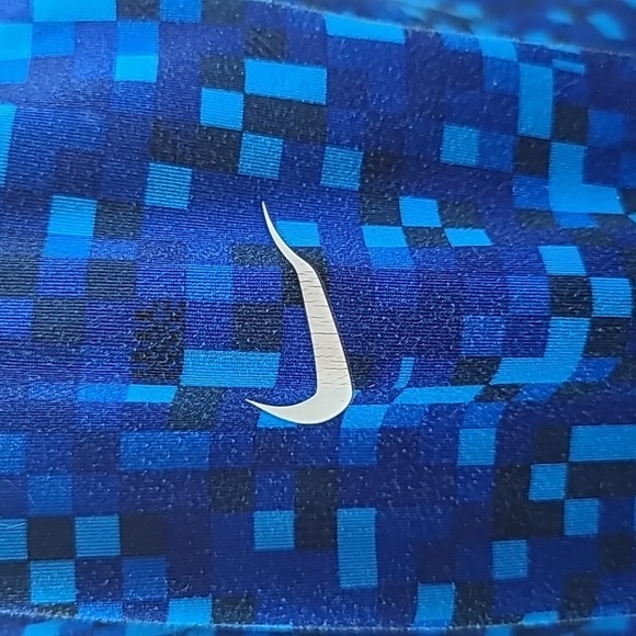 Nike Pro dri-fit hoodie - Picture 5 of 9